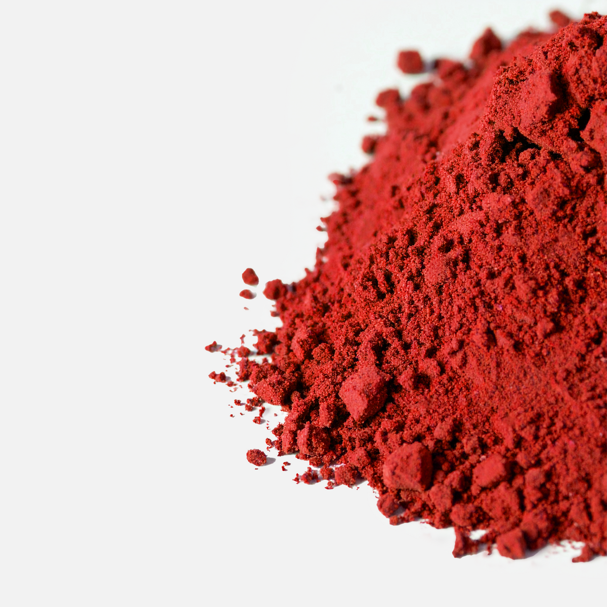 Bright red powder features a fine texture and rich hue, showcasing Reds Superfood (Greens & Superfoods) by nutrima.